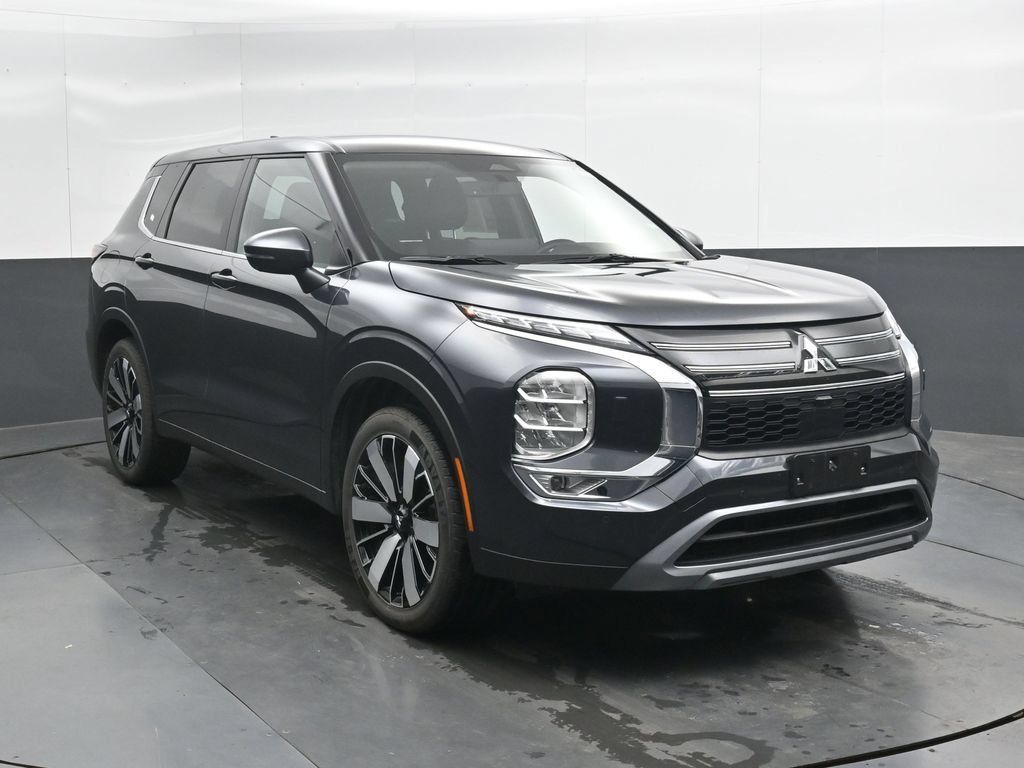 Used 2025 Mitsubishi Outlander SE AWD/4WD image 5