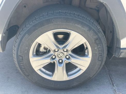 Used 2024 Toyota RAV4 XLE AWD/4WD image 11