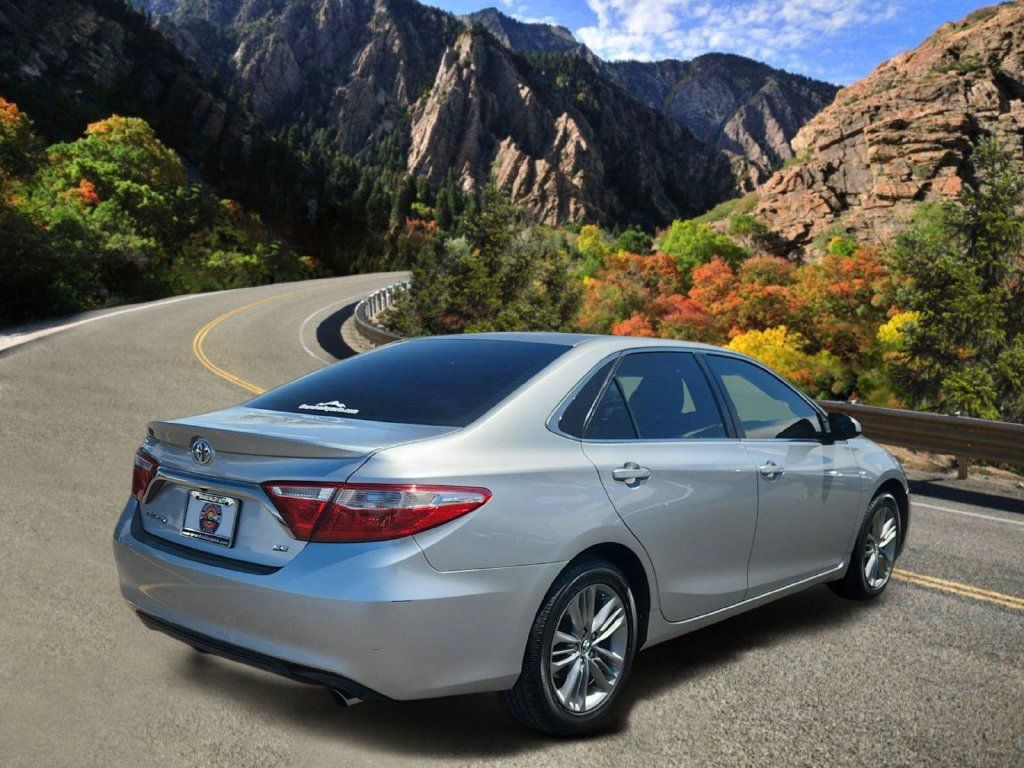 Used 2016 Toyota Camry SE FWD image 3