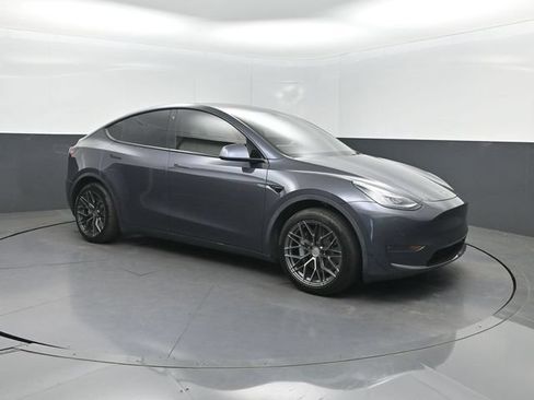 Used 2021 Tesla Model Y Long Range AWD/4WD image 23