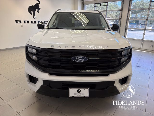 Certified 2025 Ford Expedition Active RWD image 3