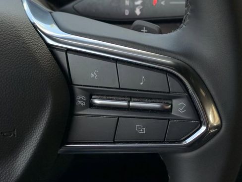 Used 2025 Chevrolet Suburban Z71 image 17