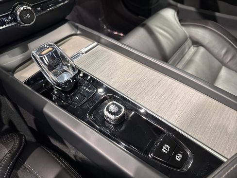 Used 2023 Volvo V60 B5 Cross Country Ultimate w/ Climate Package image 17