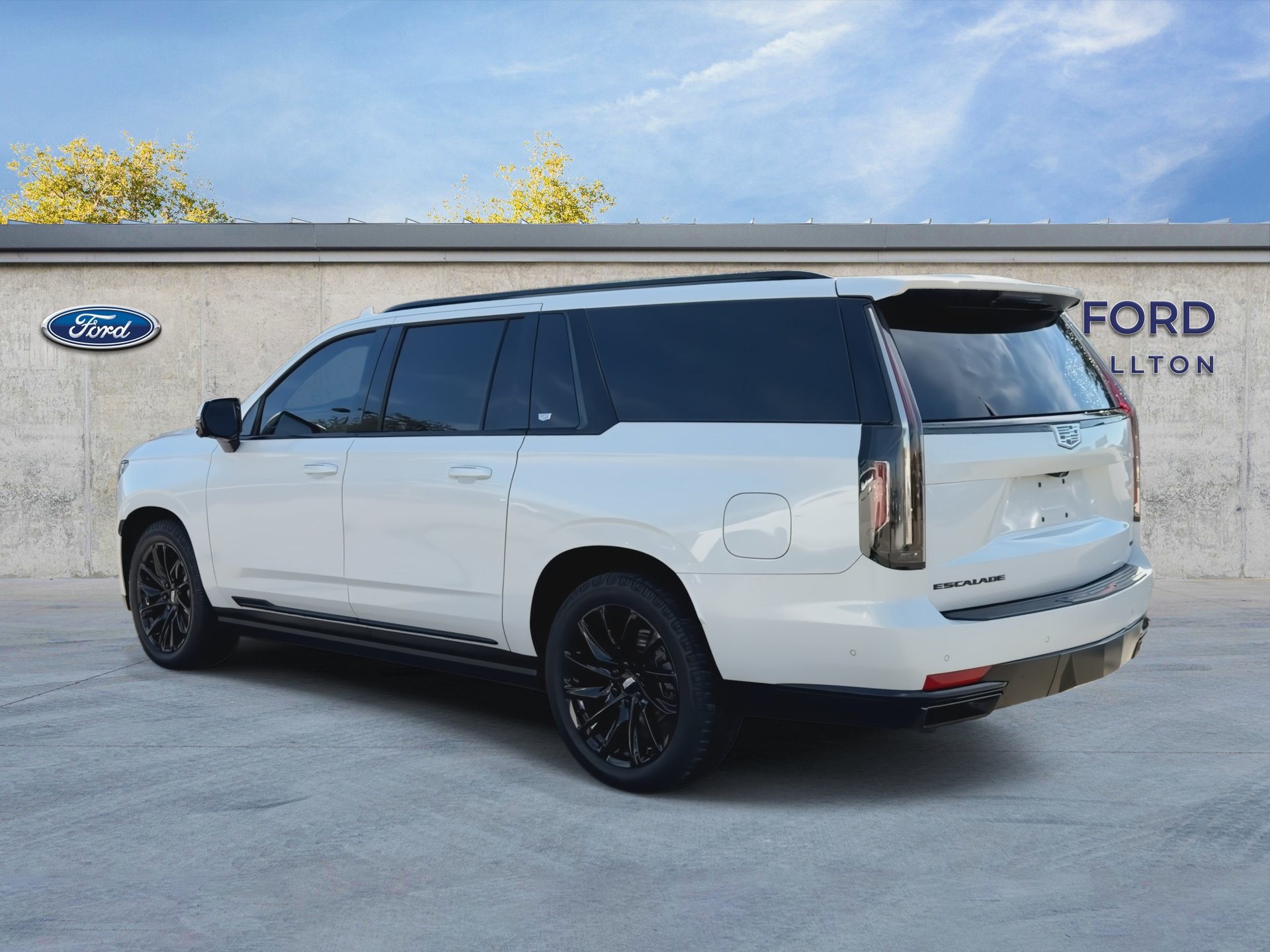 Used 2022 Cadillac Escalade ESV Sport w/ Touring Package AWD/4WD image 6