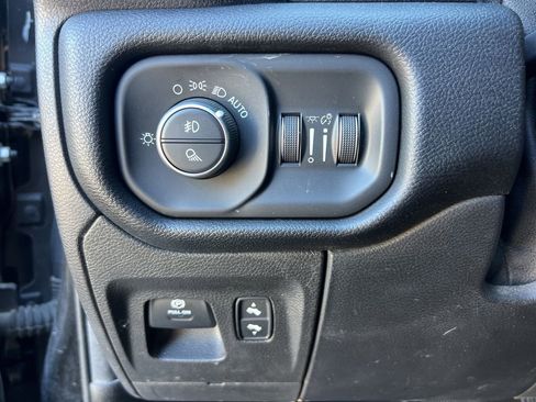 Used 2019 RAM 1500 Big Horn image 11