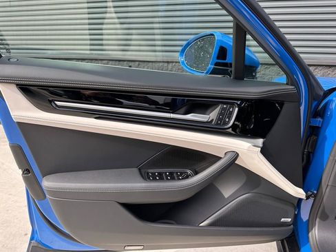 Used 2026 Porsche Panamera 4 image 11