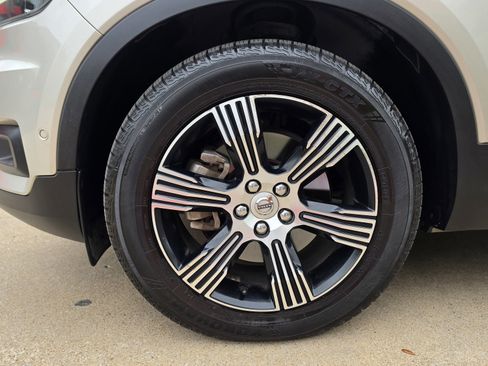 Used 2019 Volvo XC40 T5 Inscription image 13