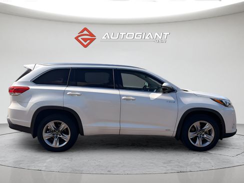 Used 2017 Toyota Highlander Limited AWD/4WD image 6