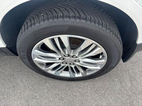 Used 2018 Cadillac XT5 Premium Luxury AWD/4WD image 7