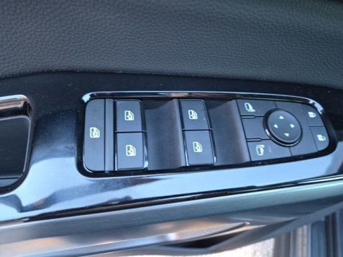 Used 2025 Nissan Pathfinder SL w/ SL Premium Package image 24