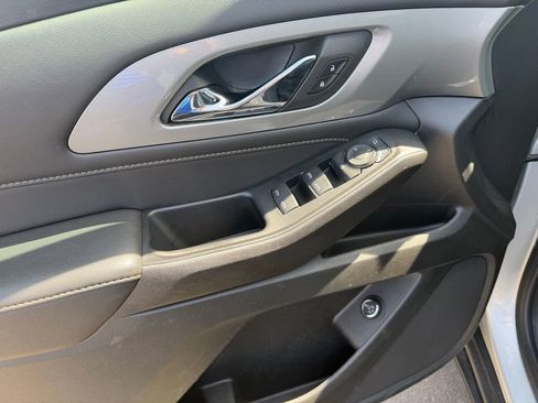 Used 2022 Chevrolet Traverse LT AWD/4WD image 18