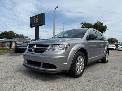 Used 2020 Dodge Journey SE FWD image 4