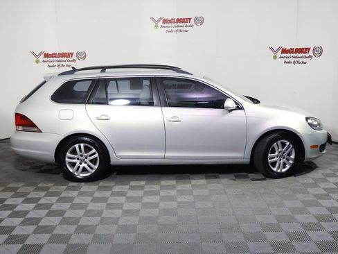 Used 2010 Volkswagen Jetta TDI FWD image 3