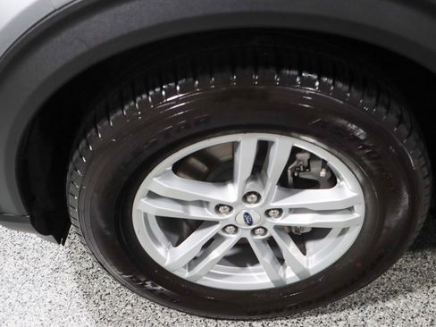 Used 2021 Ford Explorer XLT w/ Equipment Group 202A image 11