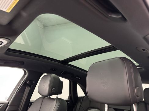 Certified 2026 Porsche Macan AWD/4WD image 21