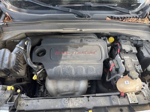 Used 2016 Jeep Renegade Latitude FWD image 14