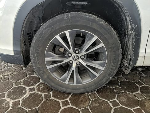 Used 2016 Toyota Highlander XLE image 8