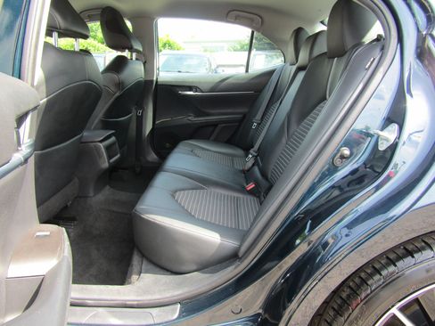 Used 2021 Toyota Camry SE FWD image 12
