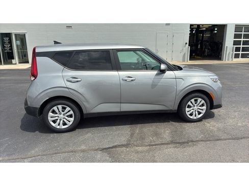 Used 2022 Kia Soul LX FWD image 7