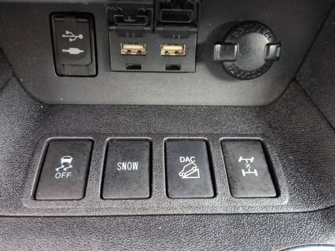 Used 2019 Toyota Highlander XLE image 34