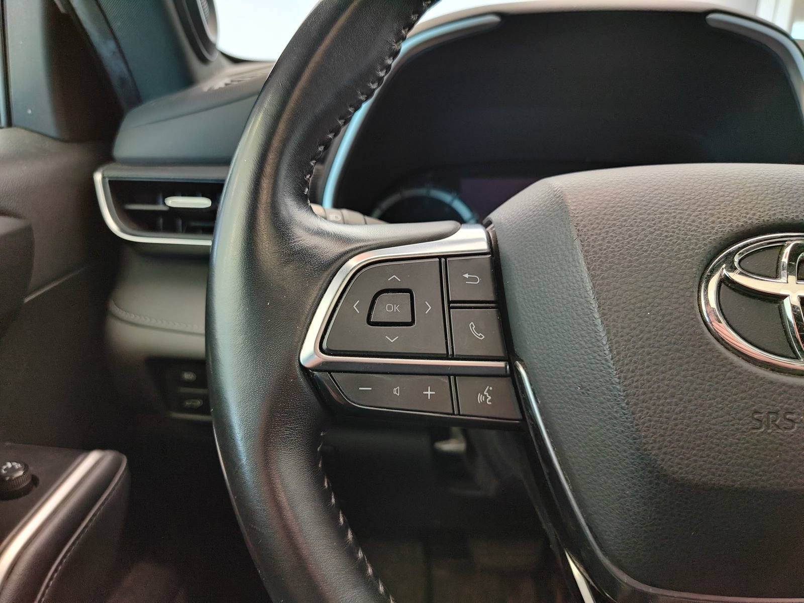 Used 2021 Toyota Highlander XSE AWD/4WD image 8