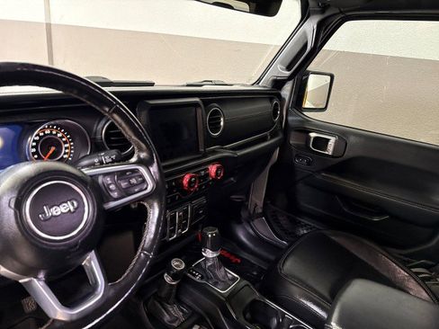 Used 2020 Jeep Gladiator Overland image 19