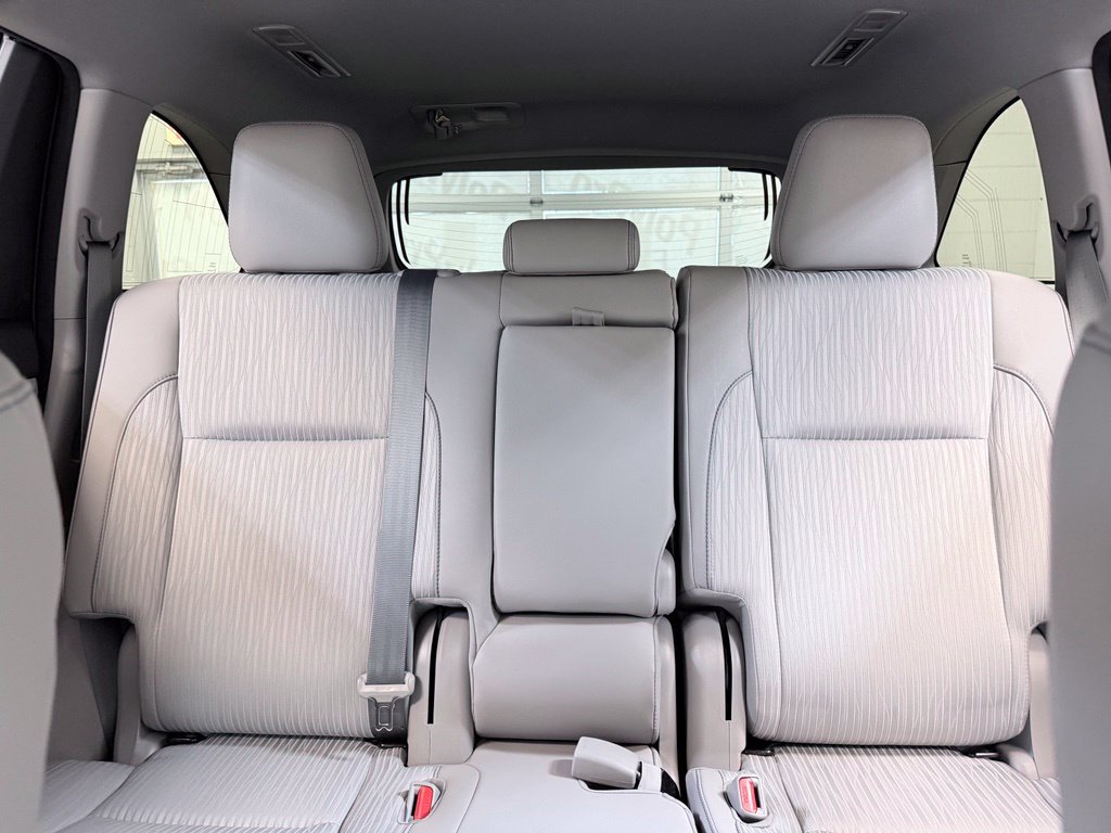 Used 2018 Toyota Highlander Plus AWD/4WD image 16