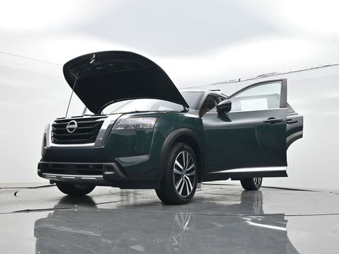Used 2025 Nissan Pathfinder Platinum w/ Cargo Package AWD/4WD image 35
