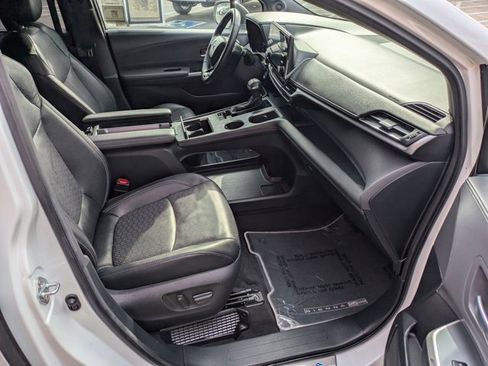 Used 2023 Toyota Sienna XSE image 5