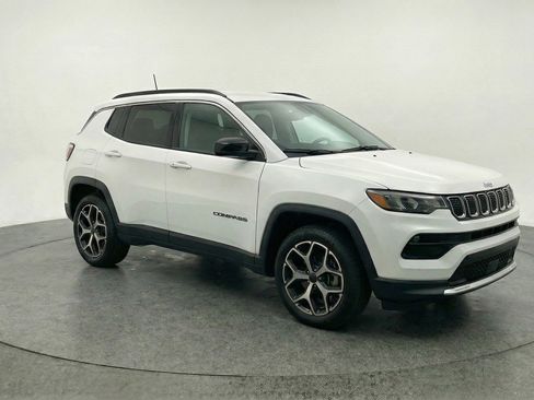 Used 2025 Jeep Compass Limited image 1