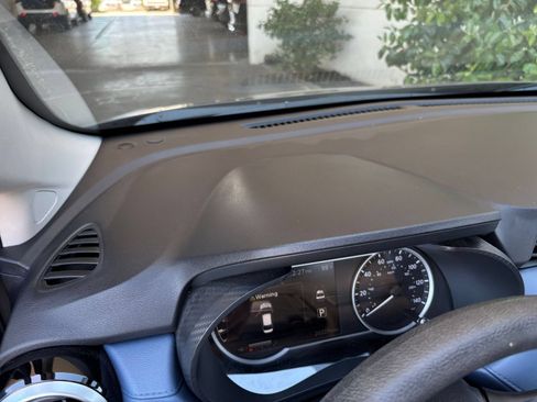 Used 2025 Nissan Versa SV FWD image 33