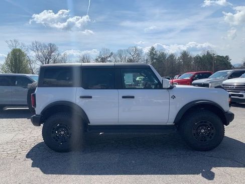 New 2026 Ford Bronco Outer Banks w/ Sasquatch Package AWD/4WD image 11