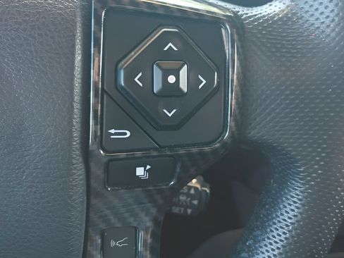 Used 2020 Toyota Tacoma TRD Off-Road w/ Technology Package RWD image 7