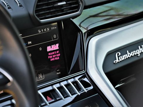 Used 2020 Lamborghini Urus AWD/4WD image 19