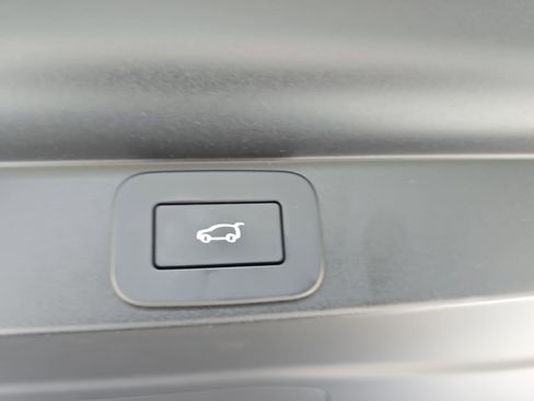 Certified 2026 Land Rover Range Rover Long Wheelbase SE image 13