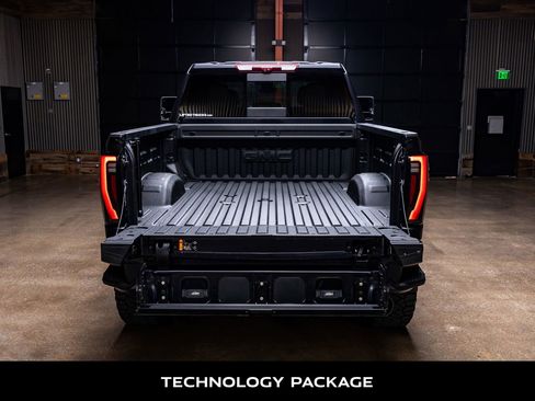 Used 2025 GMC Sierra 2500 AT4 w/ AT4 Premium Plus Package AWD/4WD image 8