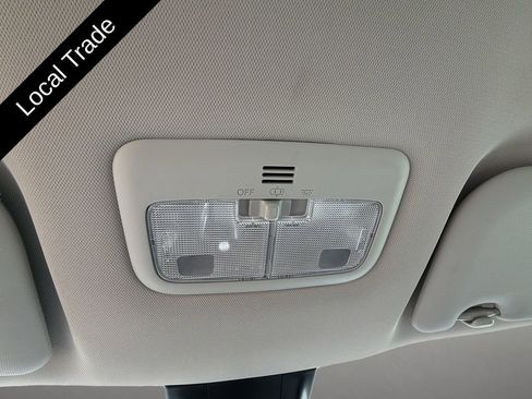 Used 2018 Toyota Corolla L image 36