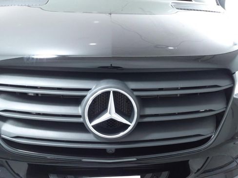 Used 2022 Mercedes-Benz Sprinter 2500 image 28