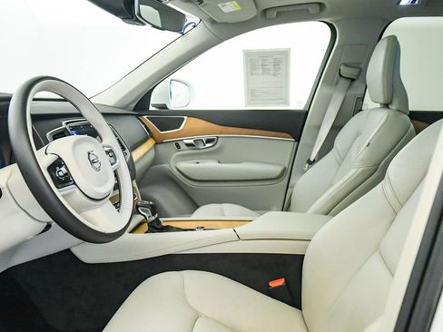 Certified 2022 Volvo XC90 T5 Momentum AWD/4WD image 17