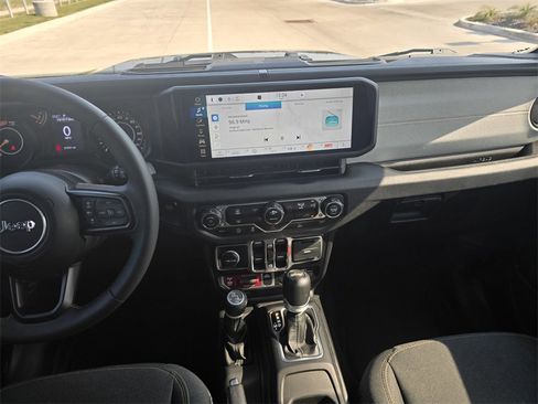 Used 2024 Jeep Wrangler Willys image 16