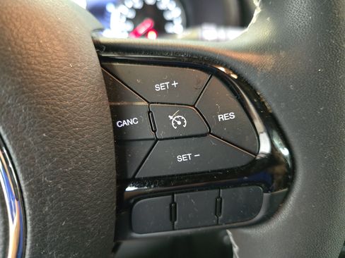 Used 2021 Jeep Renegade Latitude FWD image 15