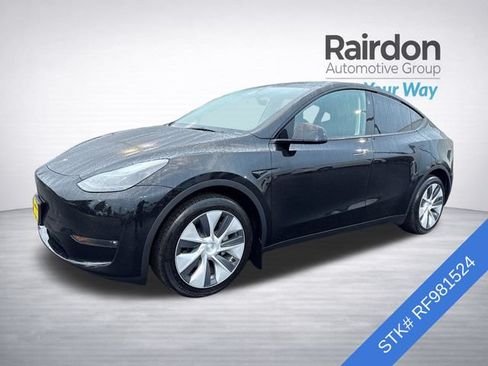 Used 2024 Tesla Model Y Long Range AWD/4WD image 3