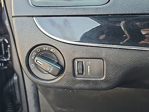 Used 2018 Dodge Grand Caravan SE image 16