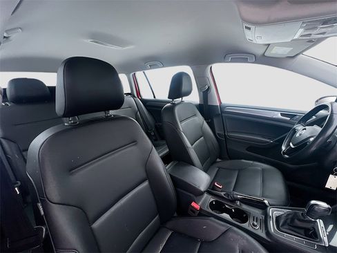 Used 2018 Volkswagen Golf Alltrack S image 28