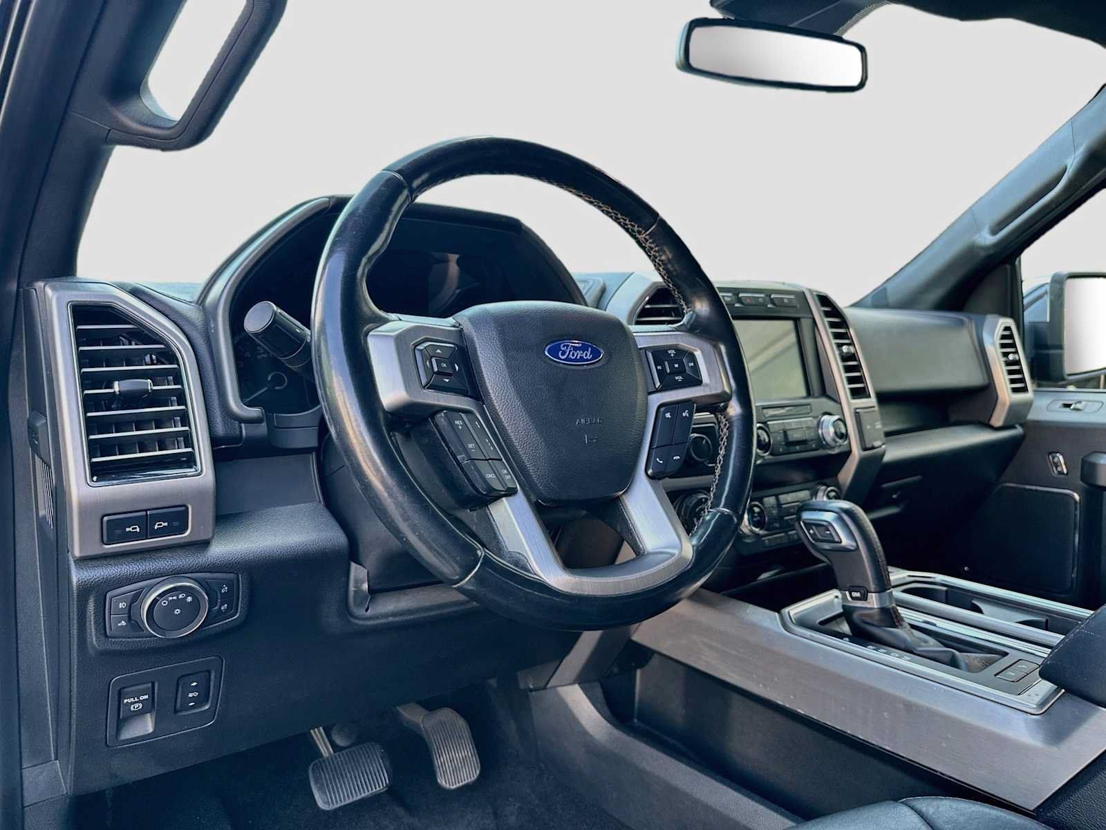 Used 2019 Ford F150 Platinum w/ Equipment Group 701A Luxury AWD/4WD image 9