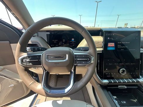 Used 2025 GMC Yukon Denali w/ Sun & Power Step Package AWD/4WD image 10