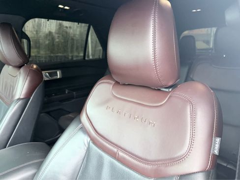 Used 2020 Ford Explorer Platinum w/ Premium Technology Package image 23