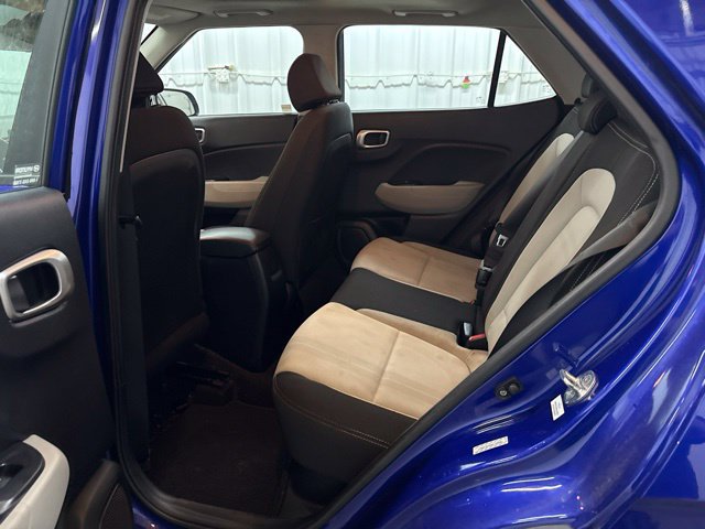 Used 2022 Hyundai Venue SEL FWD image 16