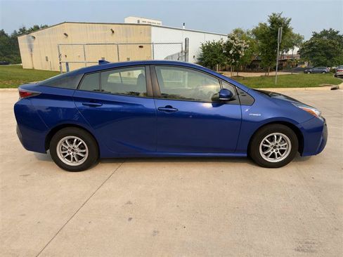 Used 2017 Toyota Prius Two w/ Prius Two Safety Plus Package FWD image 8