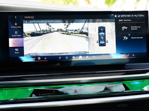 Used 2025 BMW 740i xDrive image 28